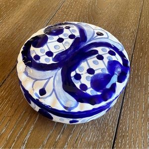 Hand Painted Mexican Folk Art
Blue & White Talavera Trinket Box
w/Lid